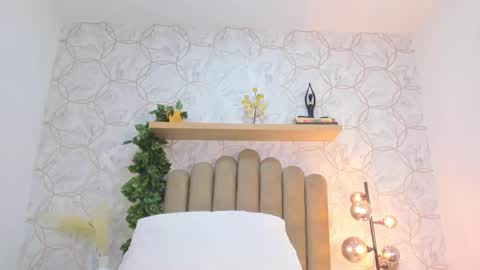 Snapshot of roma_love_ chatting on 11.05.25 online show from 11.05.25