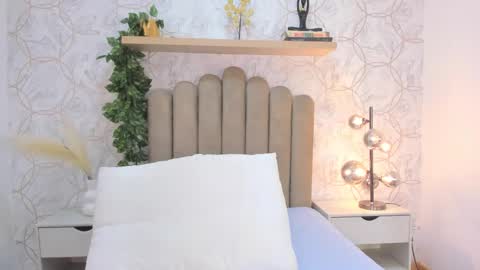 Snapshot of roma_love_ chatting on 11.06.25 online show from 11.06.25