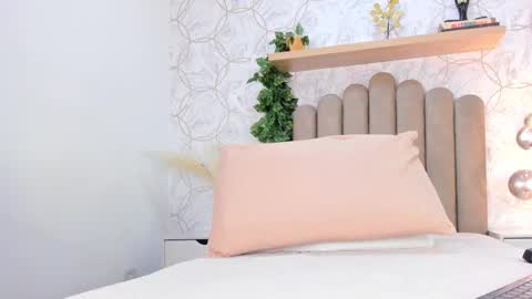 Snapshot of roma_love_ chatting on 11.07.25 online show from 11.07.25