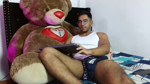 Snapshot of romanpearce_ chatting on 03.12.25 Roman online show from 03.12.25