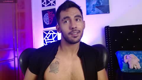 Snapshot of romanpearce_ chatting on 09.09.25 Roman online show from 09.09.25