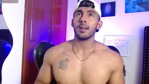 Snapshot of romanpearce_ chatting on 09.10.25 Roman online show from 09.10.25