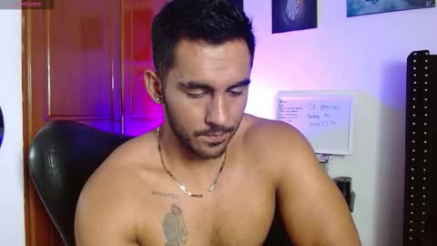 Snapshot of romanpearce_ chatting on 09.11.25 Roman online show from 09.11.25