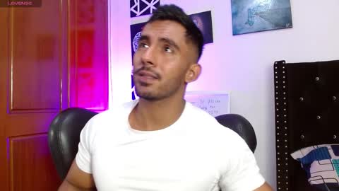 Snapshot of romanpearce_ chatting on 09.22.25 Roman online show from 09.22.25