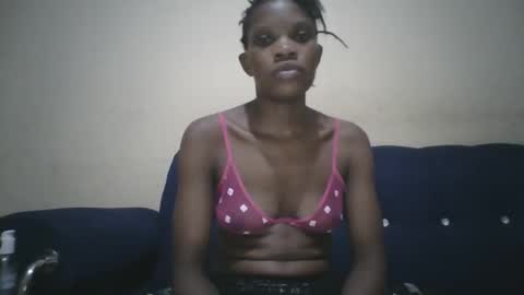 Snapshot of romantic2u4 chatting on 10.05.25 Emma online show from 10.05.25