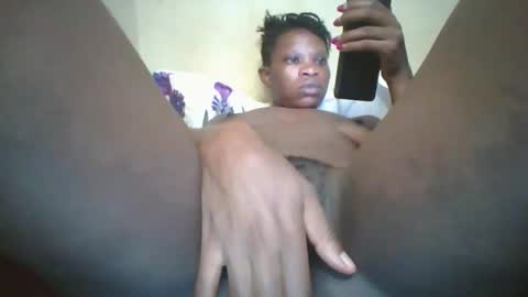 Snapshot of romantic2u4 chatting on 10.08.25 Emma online show from 10.08.25