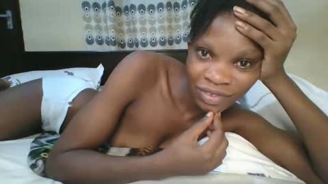 Snapshot of romantic2u4 chatting on 11.01.25 Emma online show from 11.01.25