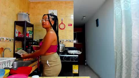 Snapshot of romantic_stargirl chatting on 10.16.25 Is A Belle online show from 10.16.25