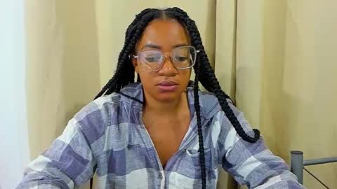 Snapshot of romantic_stargirl chatting on 10.24.25 Is A Belle online show from 10.24.25