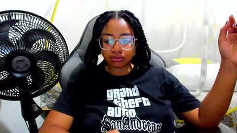 Snapshot of romantic_stargirl chatting on 11.03.25 Is A Belle online show from 11.03.25