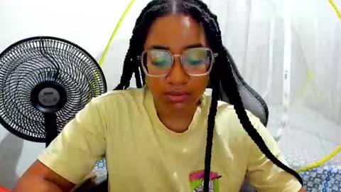 Snapshot of romantic_stargirl chatting on 11.16.25 Is A Belle online show from 11.16.25