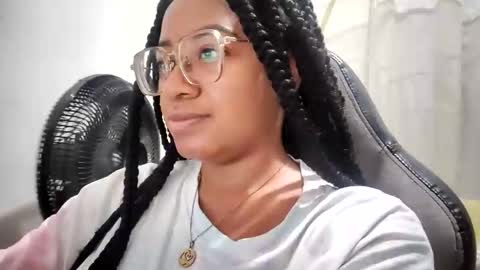 Is A Belle online show from 11.26.25