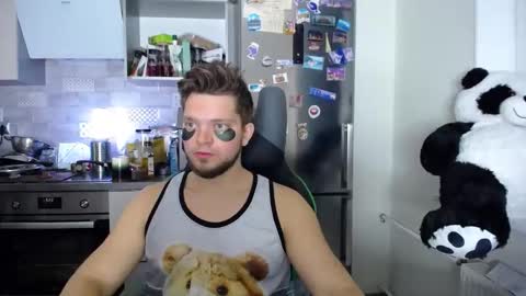 Snapshot of romantic_twunk chatting on 09.28.25 romantic_twunk online show from 09.28.25