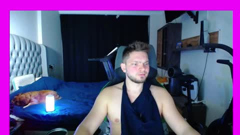 Snapshot of romantic_twunk chatting on 10.04.25 romantic_twunk online show from 10.04.25