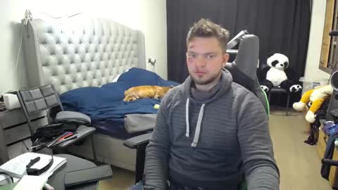 Snapshot of romantic_twunk chatting on 10.08.25 romantic_twunk online show from 10.08.25