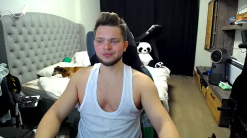 Snapshot of romantic_twunk chatting on 10.18.25 romantic_twunk online show from 10.18.25