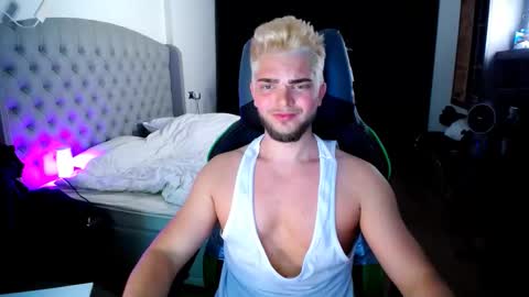 Snapshot of romantic_twunk chatting on 10.25.25 romantic_twunk online show from 10.25.25