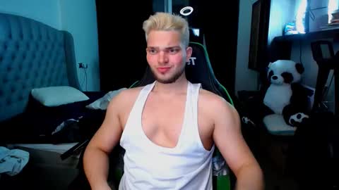 Snapshot of romantic_twunk chatting on 11.01.25 romantic_twunk online show from 11.01.25