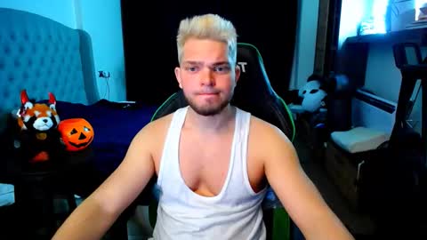 Snapshot of romantic_twunk chatting on 11.03.25 romantic_twunk online show from 11.03.25