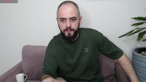 Snapshot of romdv chatting on 01.02.25 romdv online show from 01.02.25