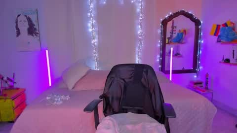 Snapshot of romirousexx chatting on 10.23.25 Romi Rouse online show from 10.23.25