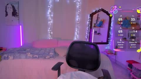 Snapshot of romirousexx chatting on 11.05.25 Romi Rouse online show from 11.05.25