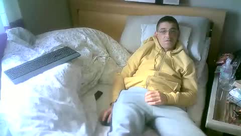 Snapshot of romson998181 chatting on 10.25.25 romson998181 online show from 10.25.25