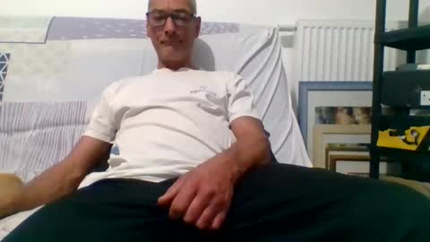 Snapshot of ronbig8inch chatting on 10.28.25 ronbig8inch online show from 10.28.25