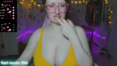 Snapshot of roniya_v chatting on 03.05.25 Spicy lady Kristy online show from 03.05.25
