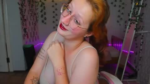 Snapshot of roniya_v chatting on 09.20.25 Spicy lady Kristy online show from 09.20.25