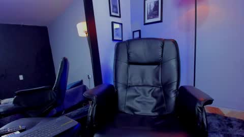 Snapshot of ronnie_crawford chatting on 06.18.26 ronnie_crawford online show from 06.18.26