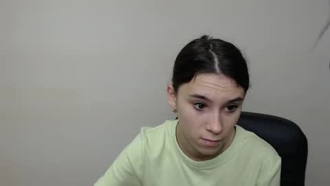 Snapshot of rosalais_ chatting on 09.17.25 Rose online show from 09.17.25