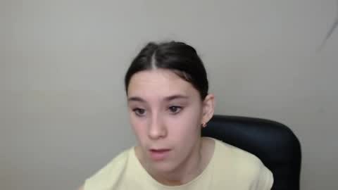 Snapshot of rosalais_ chatting on 09.26.25 Rose online show from 09.26.25