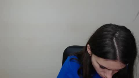 Snapshot of rosalais_ chatting on 10.02.25 Rose online show from 10.02.25