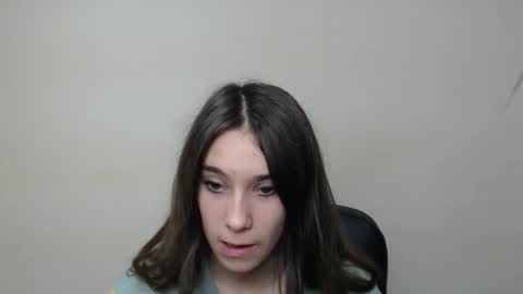 Snapshot of rosalais_ chatting on 10.03.25 Rose online show from 10.03.25