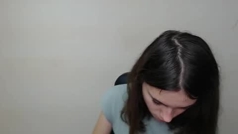 Snapshot of rosalais_ chatting on 10.04.25 Rose online show from 10.04.25