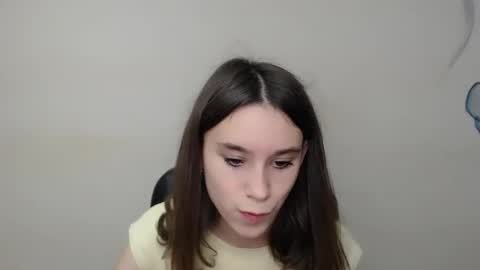 Snapshot of rosalais_ chatting on 10.10.25 Rose online show from 10.10.25