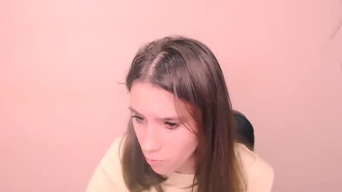 Snapshot of rosalais_ chatting on 10.18.25 Rose online show from 10.18.25