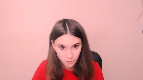 Snapshot of rosalais_ chatting on 11.04.25 Rose online show from 11.04.25