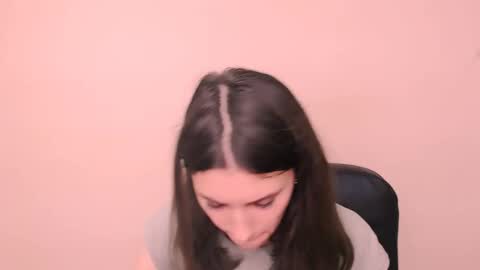 Snapshot of rosalais_ chatting on 11.08.25 Rose online show from 11.08.25