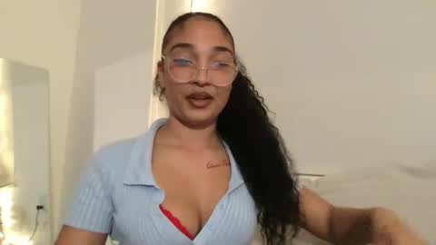 Snapshot of rosalinatoosexy chatting on 02.15.26 Rosalina online show from 02.15.26