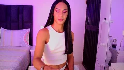 Snapshot of rosalindasexy chatting on 12.19.24 Rosalinda online show from 12.19.24