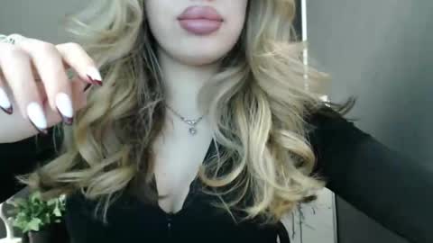 Snapshot of rosaline_ly chatting on 04.27.26 Rosalina online show from 04.27.26