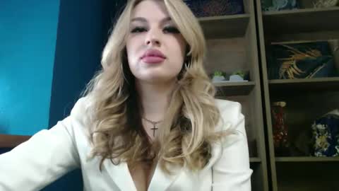 Snapshot of rosaline_ly chatting on 05.19.26 Rosalina online show from 05.19.26