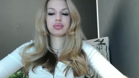 Snapshot of rosaline_ly chatting on 05.28.26 Rosalina online show from 05.28.26