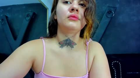 Snapshot of rosalinegrey chatting on 10.19.25 Rosaline Grey online show from 10.19.25