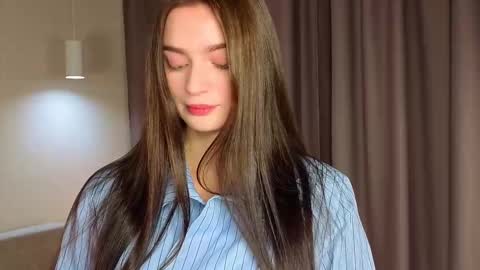 Snapshot of rosamunoz chatting on 10.20.25 Hi im Monica its my 1st day here online show from 10.20.25