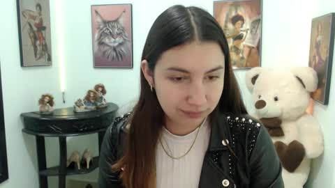 Snapshot of rose_celina chatting on 12.21.24 Rose online show from 12.21.24