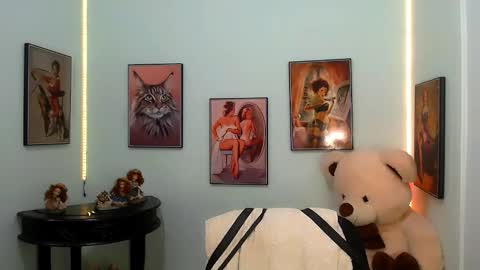 Snapshot of rose_celina chatting on 01.04.25 Rose online show from 01.04.25