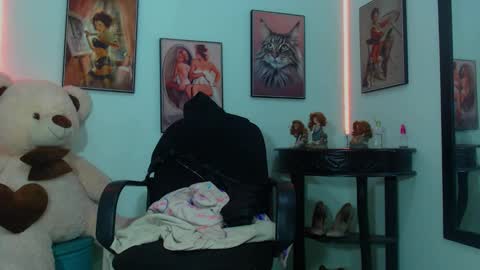 Snapshot of rose_celina chatting on 02.15.25 Rose online show from 02.15.25